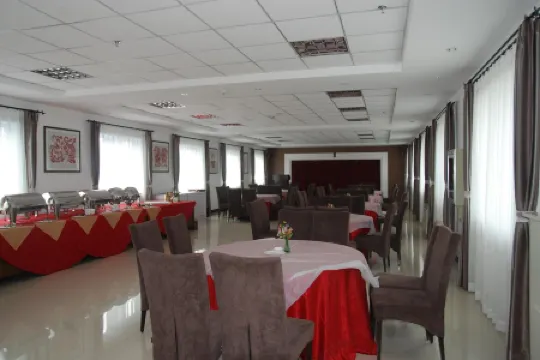 Kaiyue Jindi Hotel Отели рядом со станцией Hunchun Railway Station