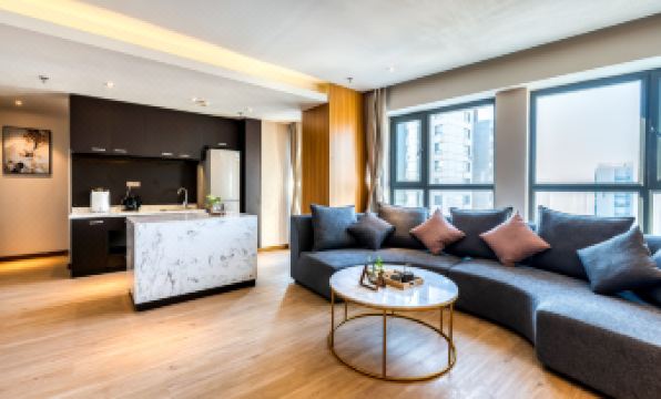 Wutong Hotel(Harbin Qunli Yintai City Store)