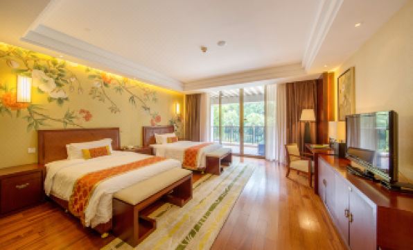 Lotus Hill Yuehai Hotel