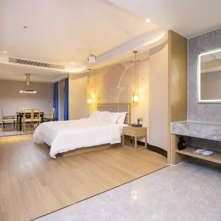 Mujiangnan Hotel (Zhenjiang Danyang Yida Plaza)