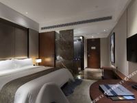中濠国际酒店(东莞长安万达广场店) - 轻奢超大床房
