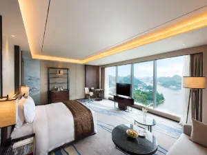 DoubleTree by Hilton Anshun
