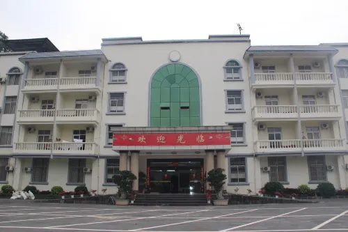 Rongjun Rehabilitation Center Hotels in Lianghe