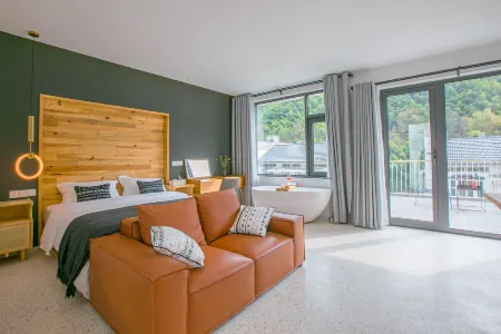 Mushan Mushui Guesthouse Отели рядом с достопримечательностью «The Guest-Greeting Pine»