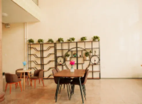 Junyi Chain Hotel (Fei County Shangye Zijing Plaza)