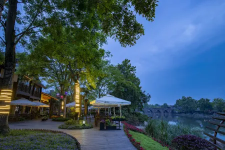 Pingsha Luoyan Resort Hotel Отели рядом с достопримечательностью «Pingle Ancient Town»