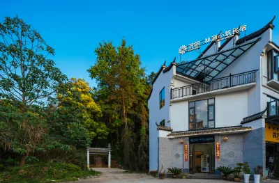 Floral Hotel · Linyuan Xiaozhu hotel (Wuyuan High Speed Railway Station Store) Hotels near Minsu Fengqing Street