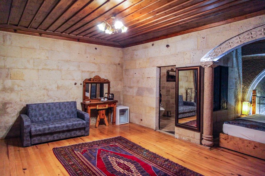 Roma Cave Suite