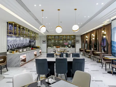 Magnotel Hotel (Qufu Sankong Scenic Area Chunqiu West Road) Отели рядом с достопримечательностью «WuMaCi Jie»