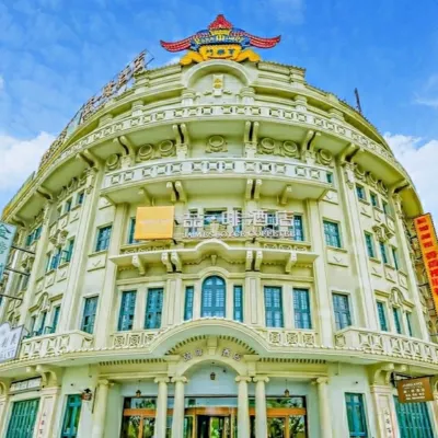 James Joyce Coffetel (Qingdao Oriental Movie Metro Station) Hotels near World Trade Binhai Park