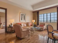 The Manila Hotel Отели рядом с достопримечательностью «Собор Манилы»