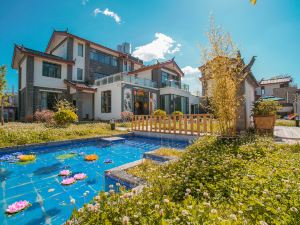 Lijiang Xiangyu Light Luxury Snow Mountain Holiday Villa