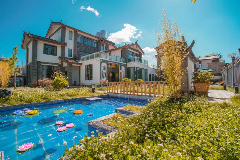 Lijiang Xiangyu Light Luxury Snow Mountain Holiday Villa