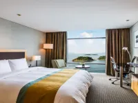 Hidden Bay Hotel Отели рядом с достопримечательностью «Памятник Таруби»