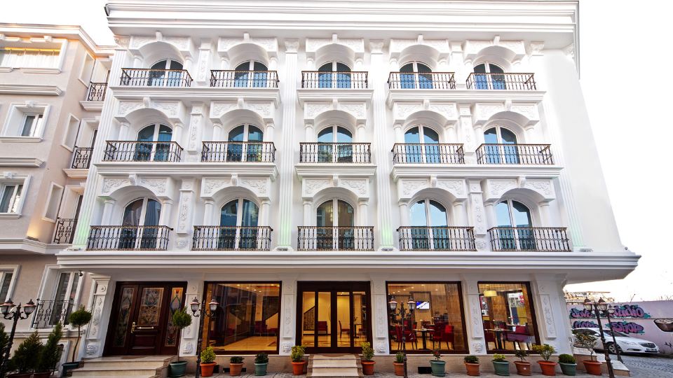 The Magnaura Palace Hotel