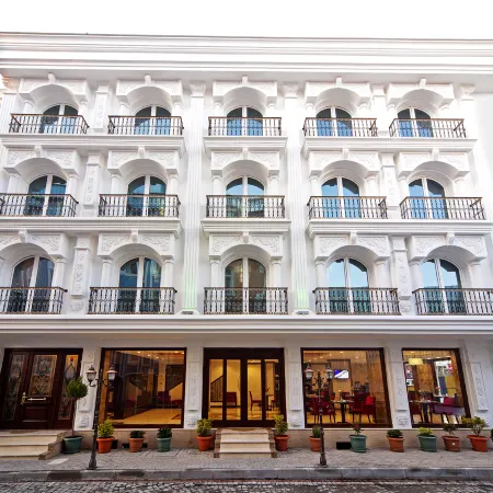 The Magnaura Palace Hotel