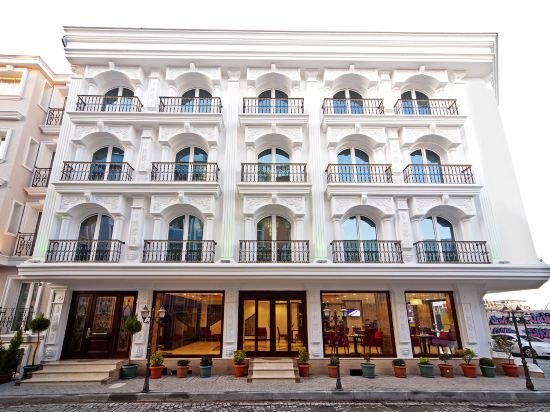The Magnaura Palace Hotel