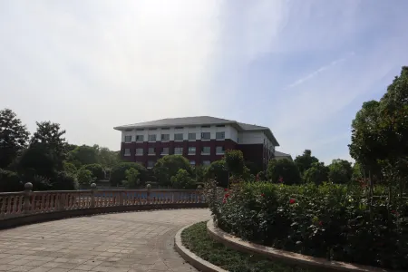 Yidu Xiaoxihu Garden Hotel Отели рядом с достопримечательностью «Sanxia Romance Park»