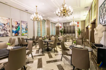 Erdous Hotel Отели рядом с достопримечательностью «Yike Zhaomeng Monument»