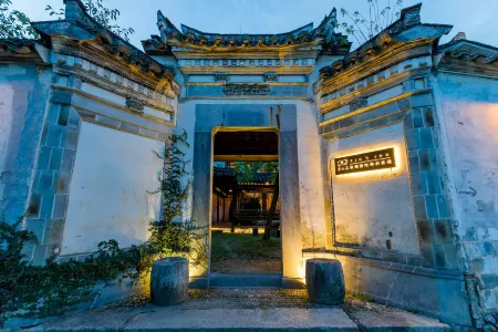 Pig's Inn (Yi County Bishan) Отели рядом с достопримечательностью «Yujianxiuli Water Town»