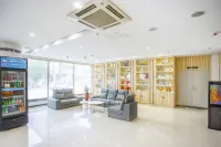 Elan Hotel (Gaizhou Railway Station Xinglong Family Branch) Hotels in Gaizhou