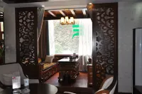 White Jade Snowy Meadow Hotel Hotel a Baiyü