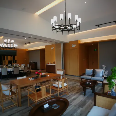 Zhaojun Champaign road Hotel