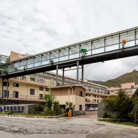 Weifang Silk Road Hotel (Songpan Passenger Transport Center)