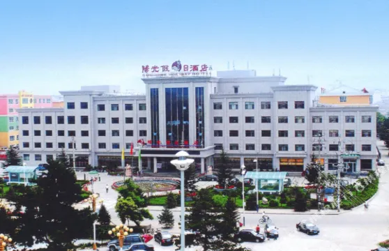 隆化陽光假日酒店