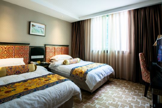 理县古尔沟莱苏河文化主题酒店