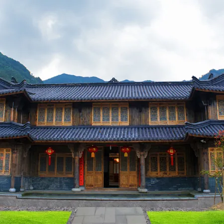 Wolongge Courtyard