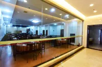 Kaiserdom Hotel (Guangzhou Baiyun Airport) - Dağ Manzaralı