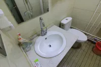 Fangcheng Zhongyi Hotel