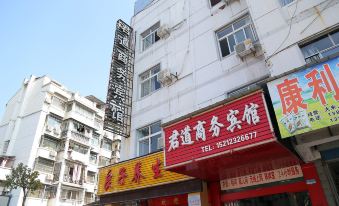 Xinjun Road Business Hotel