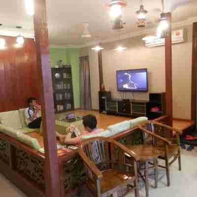 Travellers Planet Hotel & Guest House Hotel Exterior