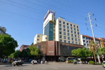 New World Hotel (Lishui High-speed Railway Station Wandi Square Store) Отели рядом с достопримечательностью «Lishui University Vocational and Technical College»
