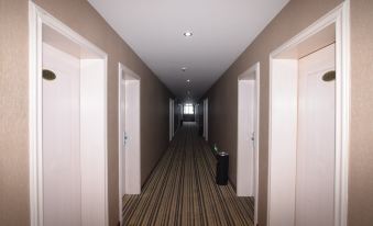 Youth Holiday Inn - Housity