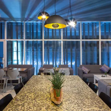 V Hotel Отели рядом с достопримечательностью «Музей Памбата»