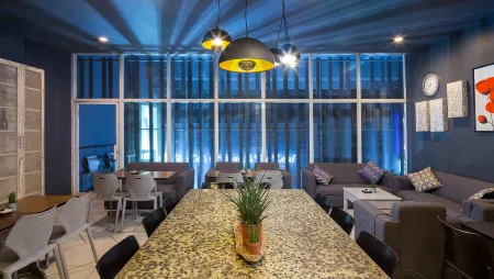 V Hotel Отели рядом с достопримечательностью «Парк Хосе Рисаля»