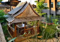 JAMES JOYCE Coffetel (Xishuangbanna Jinghong Splashing Water Plaza Riverside Night Market) Hotels near Riverside Night Market