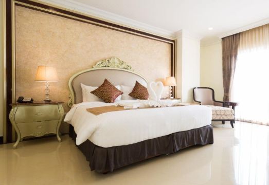 파타야 호텔 수영장 전경