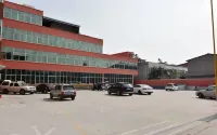 Fengnian Business Hotel - parking