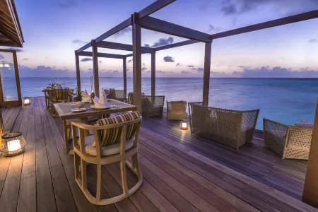 Hurawalhi Island Resort Отели в г. Kudadoo