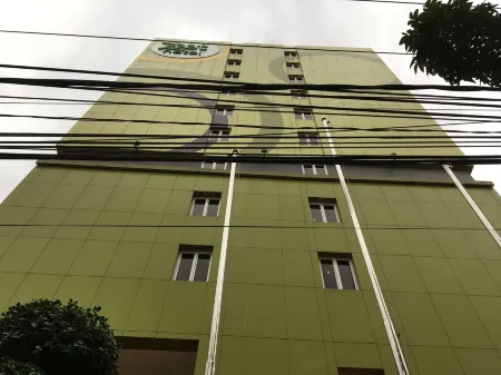 Zest Jemursari by Swiss-Belhotel International