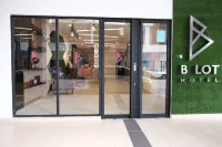 B ロット ホテル プトラ・インドア・スタジアム周辺のホテル