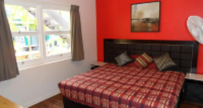 Backpackers in Paradise 18-35 Hostel