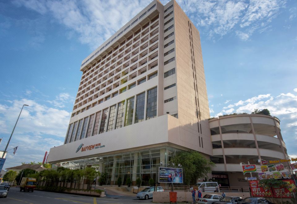 베이뷰 호텔 멜라카의 실외 수영장 전경