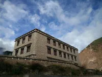 Lanyue Valley Hotel (Daocheng Yading Scenic Area) - غرفة مطلة على الجبل