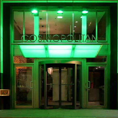 Executive Hotel Cosmopolitan Отели рядом с достопримечательностью «Площадь Йондж-Дандас-сквер»