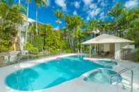 Noosa Outrigger Beach Resort - Beach